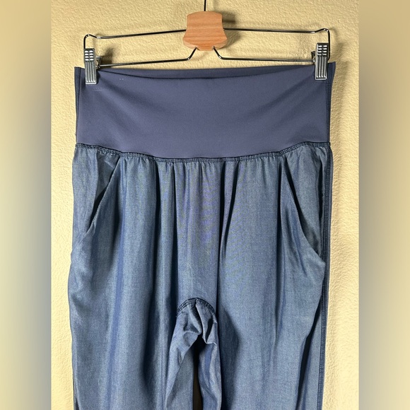 Lululemon Athletica Blue Post Power Crop with High-Rise Waistband - Picture 8 of 16